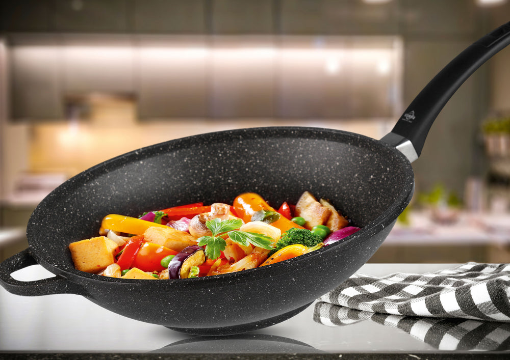 COOKLOVER Nonstick Woks And Stir Fry Pans Die-cast Aluminum Scratch  Resistant 100% PFOA Free Induction Wok pan with Lid 12.6 Inch - Black